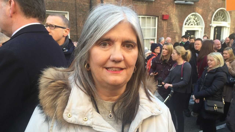 "Muid i gcónaí ag gabháil leithscéal le hothair" - an Dr Mary Regan