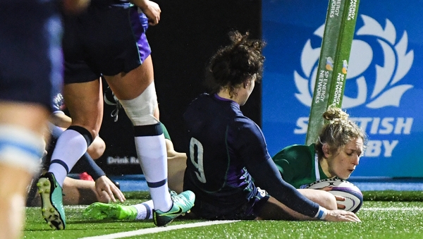 Ali Miller scores a try