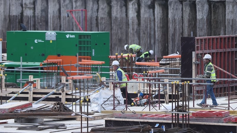 Average difference between the initial tender contract and the final cost was 6%