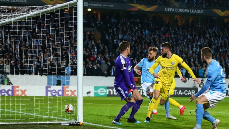 Olivier Giroud scores Chelsea's second