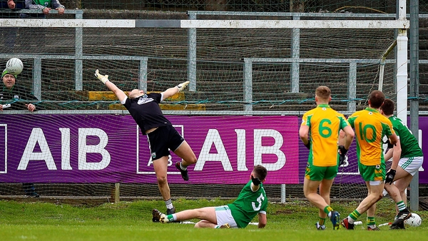 Gary Sice scoring the goal in his 1-07 tally