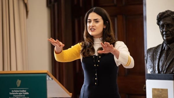 Filíocht agus fréamhacha: Ciara Ní É