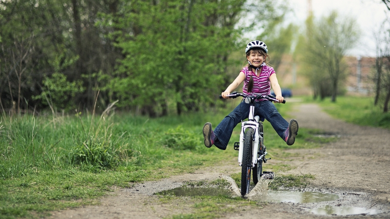 "The total economic health benefit of cycling in the Netherlands has been estimated at €19 billion per year, compared to €0.5 billion a year spent on infrastructure for cycling."