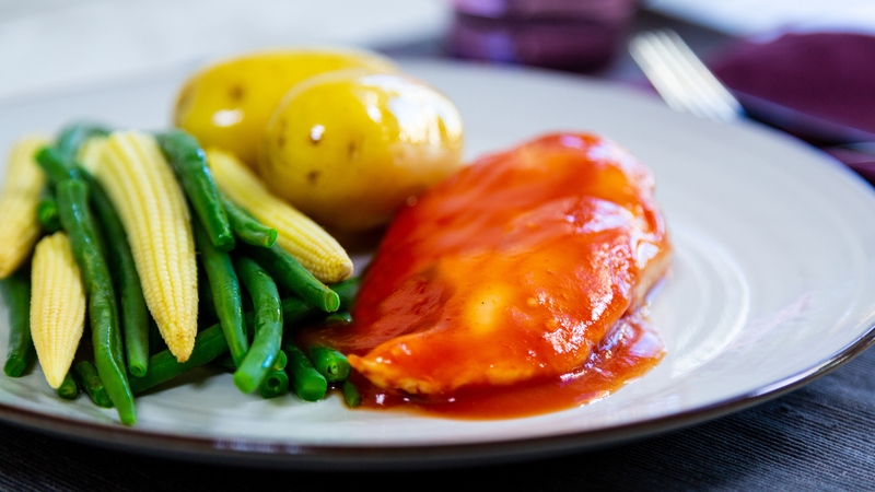 Barbecue Chicken with Corn on the Cob & Green Beans