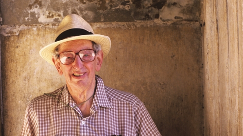 Historian Eric Hobsbawm on Capri in 2006