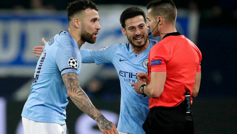 Nicolas Otamendi (L) was later sent off by referee Carlos Del Cerro Grande