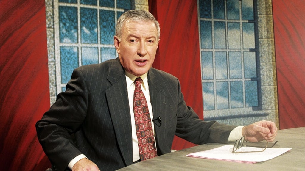 RTÉ broadcaster Seán Duignan on set for RTÉ Television's 'The Week in Politics' on 3 October 1995.
