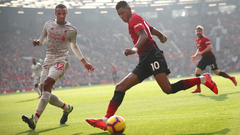 Marcus Rashford sends in a cross for Manchester United