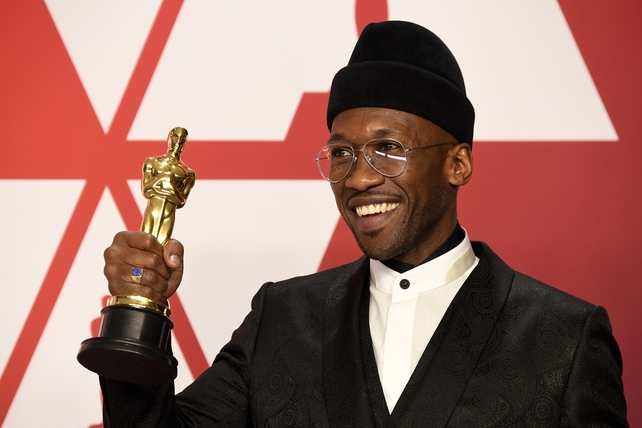 Mahershala Ali's black beanie elegantly blurred the line between formal and casual dressing