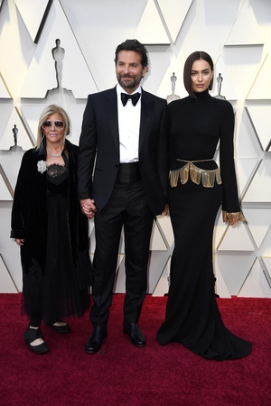 Bradley Cooper gave the cummerbund trend a showing, in om Ford with Christian Louboutin shoes and an IWC watch