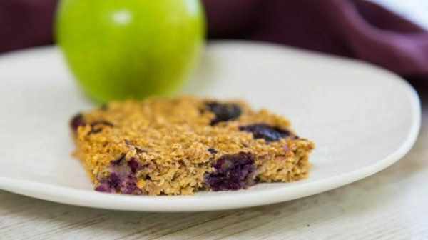Treat yourself to a Baked Berry Square and a small apple.