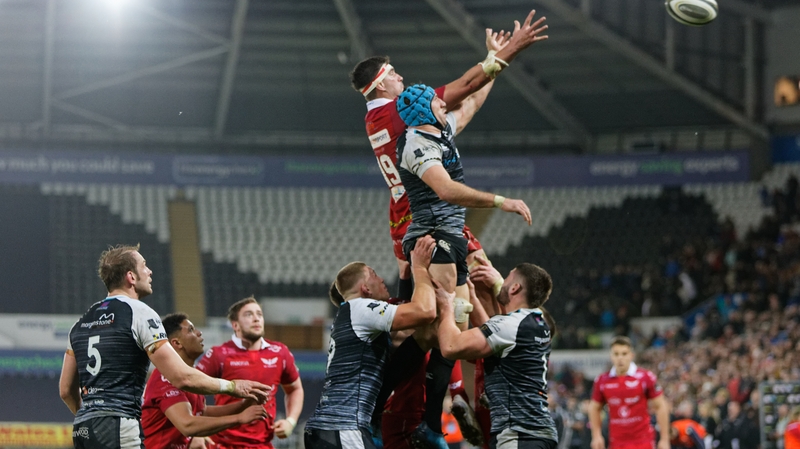 Ospreys v Scarlets in action in the Pro14
