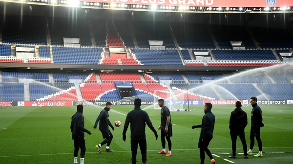 Manchester United players take part in a training session at The Parc des Princes