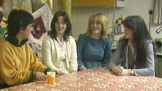 Ciana Campbell and young Taveller women, Galway (1984)