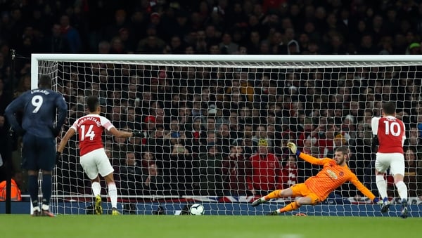 Pierre-Emerick Aubameyang scores from the penalty spot.