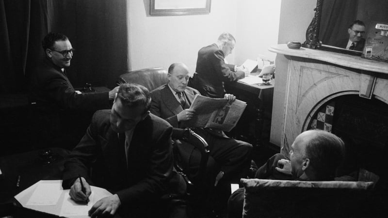 Travelling salesmen unwind in their digs. Photo: John Chillingworth/Picture Post/Hulton Archive/Getty Images