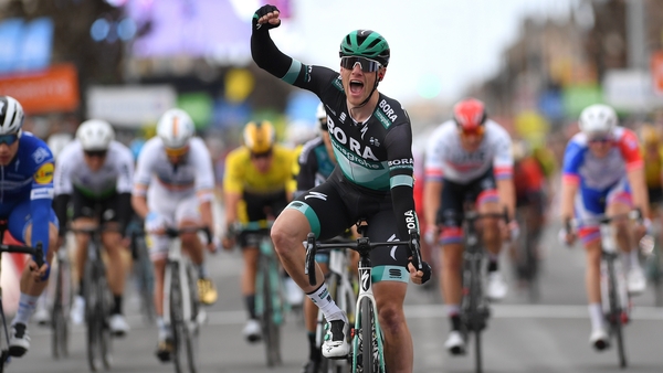 Sam Bennett celebrates his stage win in France
