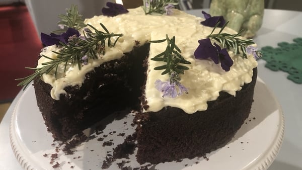 This is a great 'cut and keep' cake.