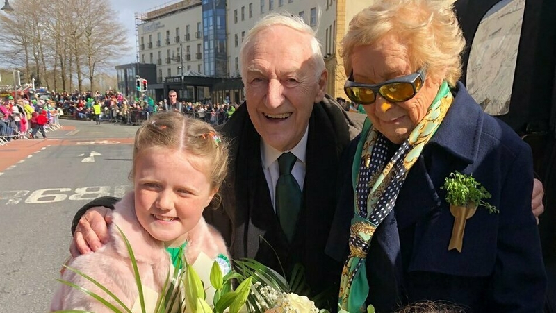 Des Manahan learned to apply his wife's make-up when her eyesight failed