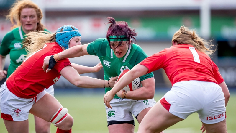 Lindsay Peat runs at the Welsh defence in Cardiff