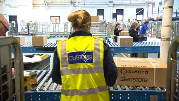 An Post says the more than 16 million parcels that it gets from Britain every year will join this stream of incoming parcels being presented to Customs from January 1