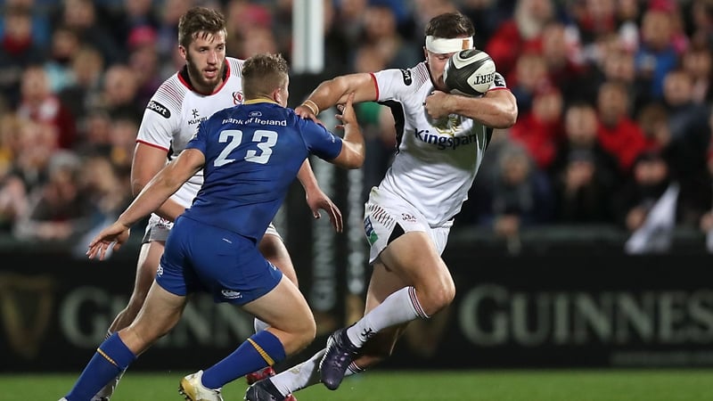 Jordan Larmour closes in on Jacob Stockdale (r)