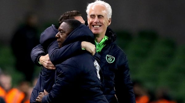 Mick McCarthy celebrates Conor Hourihane's goal with Robbie Keane and Terry Connor