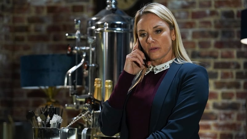 Mel says sorry to Lisa