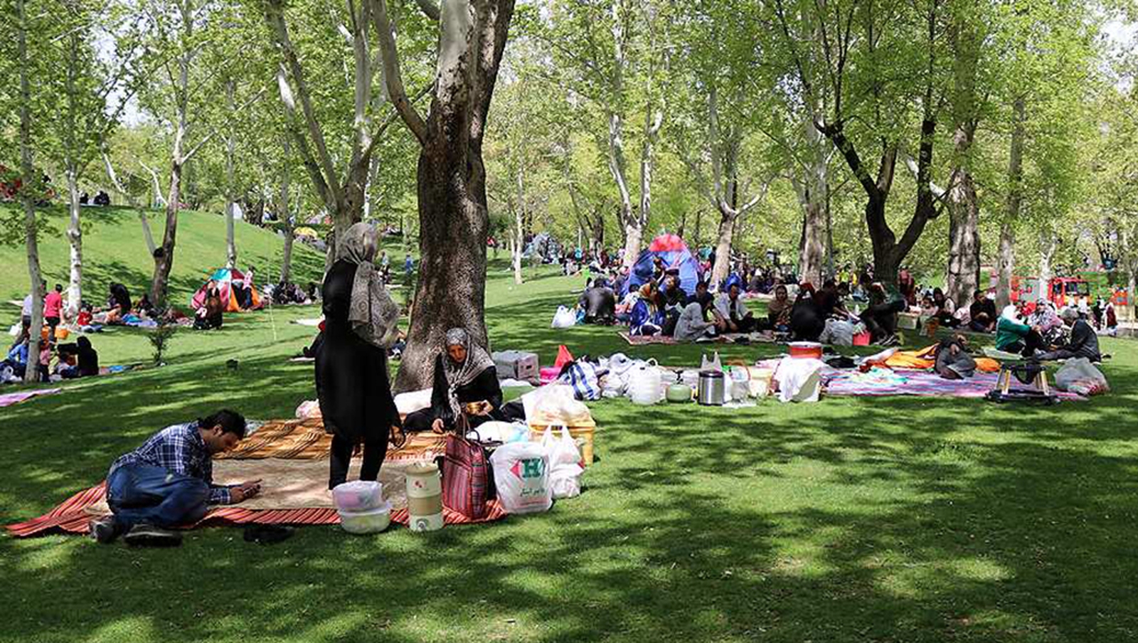 Families avoid the bad luck associated with the 13th day of Nowruz with outdoor picnics