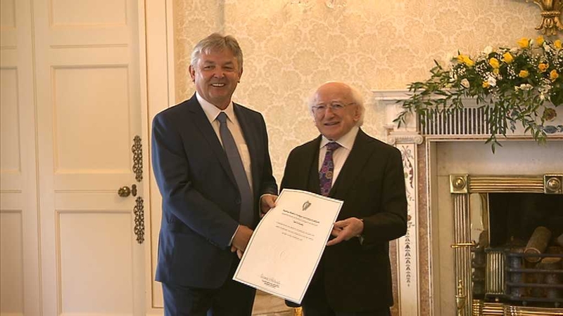 Barántas a cheapacháin á bhronnadh ag Uachtarán na hÉireann ar Sheán Ó Cuirreáin