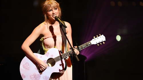 Taylor Swift: adulation for Macca