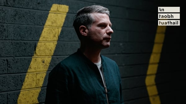 Éist siar le Ceiliúradh Beo ar An Taobh Tuathail
