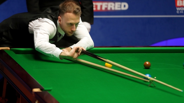 Judd Trump won four frames in a row to reach the semis