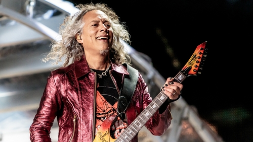 Kirk Hammett onstage in Milan - "It rained so much I felt like I was playing guitar in the shower"