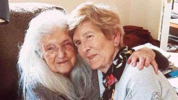 Elizabeth and her daughter Eileen.