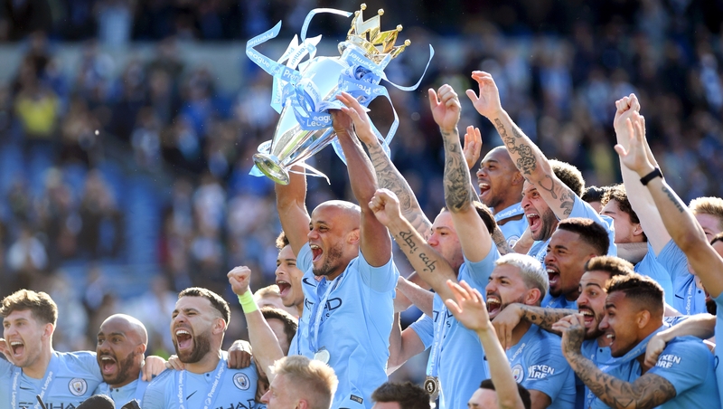 Vincent Kompany raises the Premier League trophy