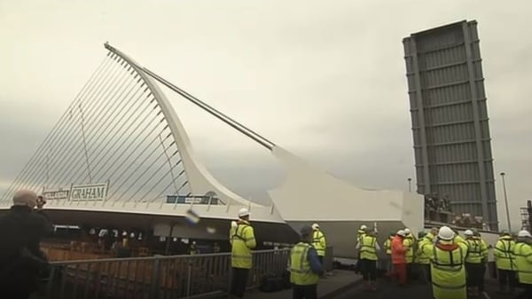 Samuel Beckett Bridge arrives in Dublin - 2009