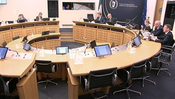 Dúirt an Teachta Dála Catherine Murphy go raibh coimhlint leasa i gceist.