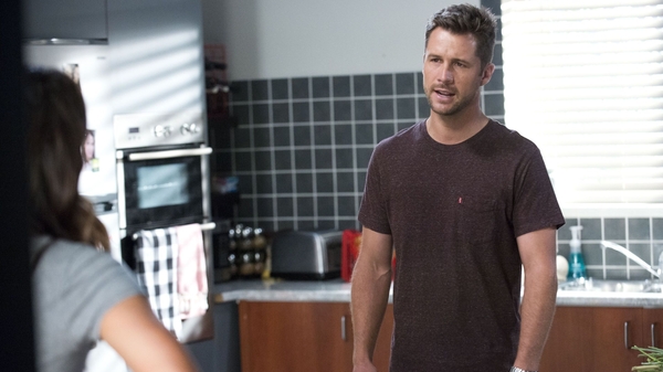 Mark and Elly share a kiss on Neighbours
