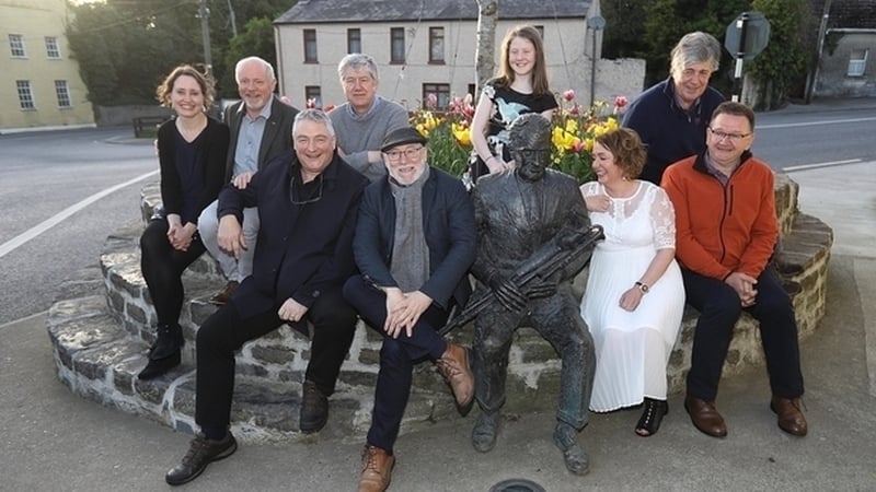 Presenter Aoife Nic Cormaic (far right) leads an all-star tribute to the late, great Séamus Ennis