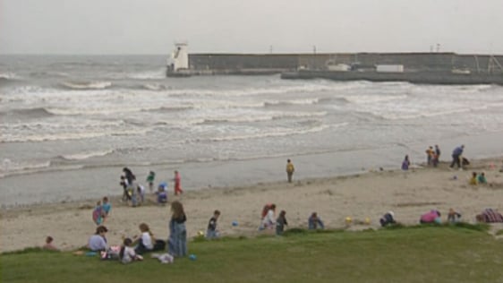 Children on Balbriggan beach (1994)