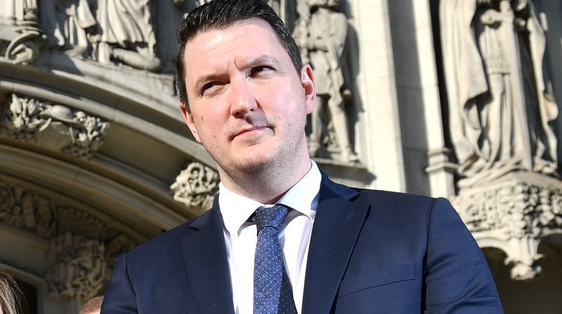 Aréir, insealbhaíodh John Finucane mar Ard Mhéara Bhéal Feirste.