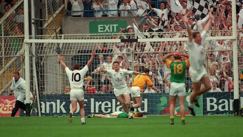 Brian Murphy scores the decisive goal in the 1998 Leinster football final