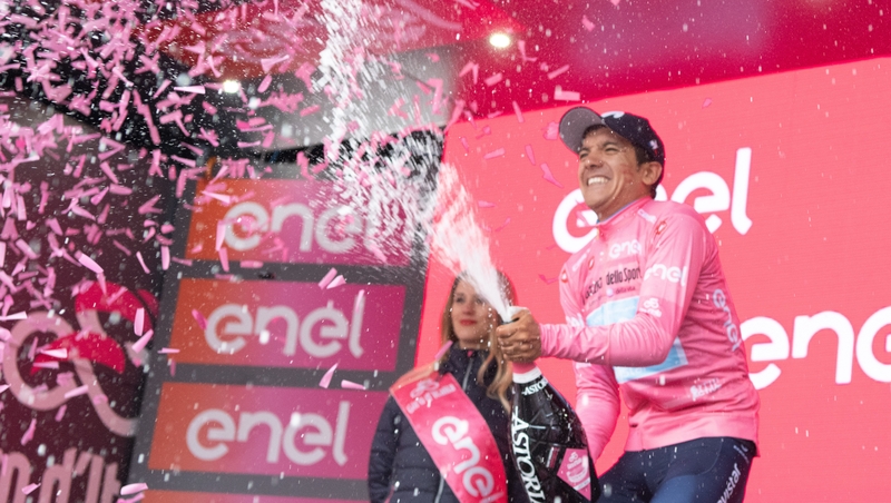 Richard Carapaz celebrates taking the leader's jersey