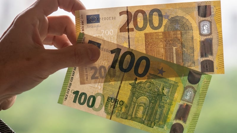 The new €100 and €200 banknotes have new, enhanced security features and are easy to check using the 'feel, look and tilt' method