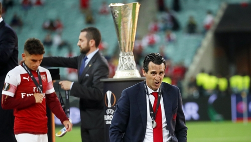 Unai Emery (R) after Arsenal's Europa League final defeat