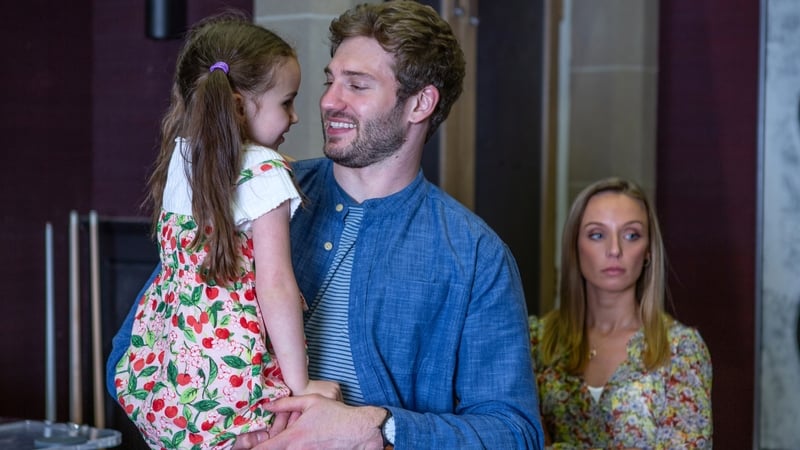 Jamie Tate's secret wife and child arrive on the scene