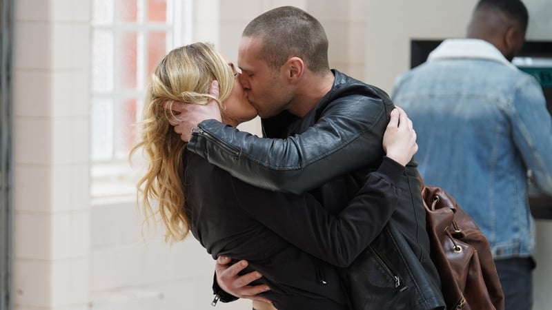 Louise races to be with Keanu on EastEnders
