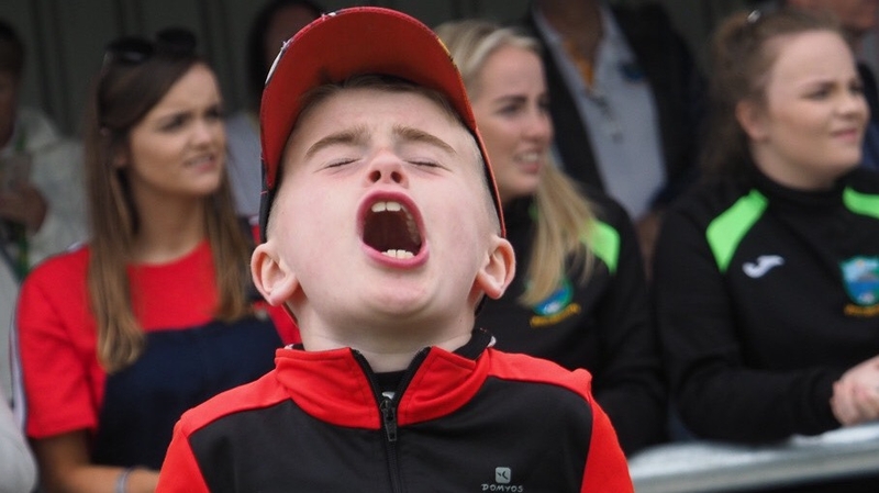 A young fan reacts at The Comórtas (Seán Ó Mainín/Tuairisc.ie)