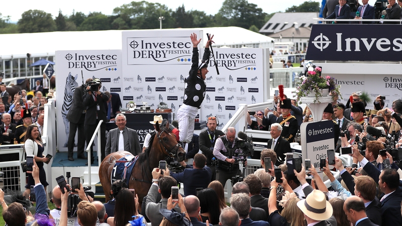 Frankie Dettori celebrate the win
